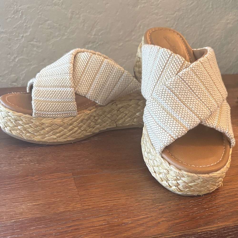 Universal Thread Tan Woven Espadrille Sandals